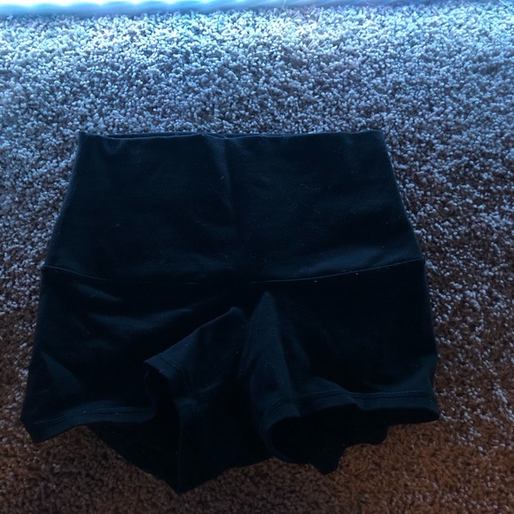 Lulu shorts black size 2 - Picture 2 of 2